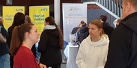 AUF IN DIE WELT Messe in Braunschweig – Viel Interesse am Auslandsjahr (Stiftung Völkerverständigung