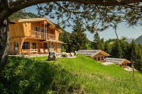Chalets in der Lechtaler Berglandschaft 