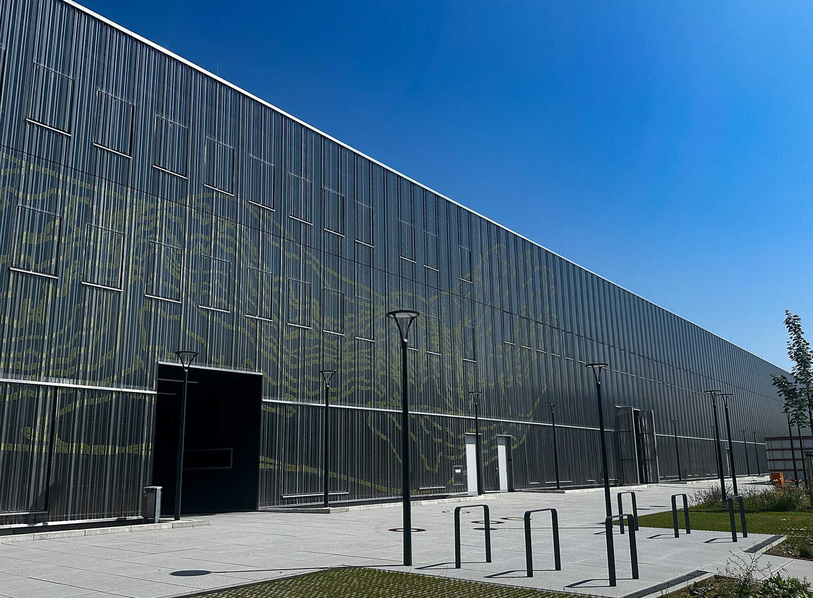 SCHÄFER Lochbleche realisierte die Nietpunktlochungen für das neue Zentraldepot in Regensburg.