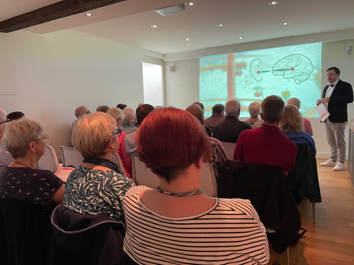 Insgesamt 12 Vorträge fanden in den Hörwelt Basel statt (© (c) JPS)