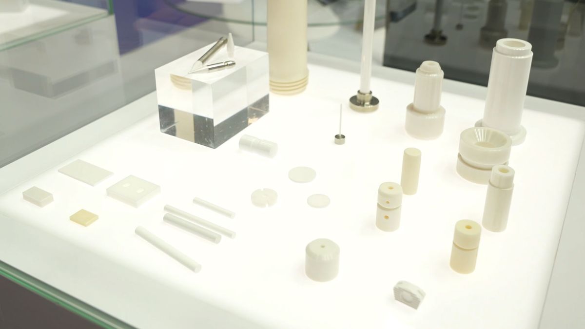 Innovative Entwicklungen der Keramikindustrie auf der Ceramitec 2026 in München (© Messe.TV)