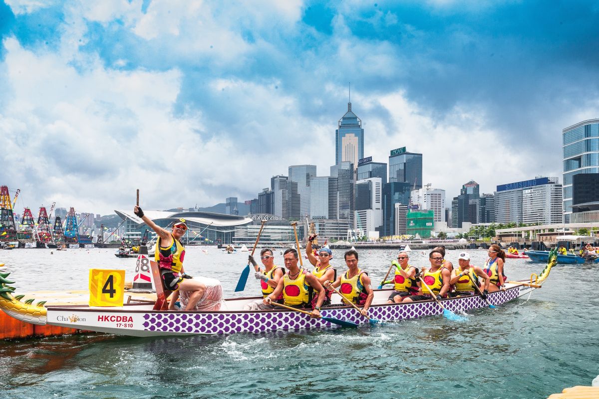 das 50. Drachenbootrennen startet in Hongkong (© Foto: Bavaria Fernreisen / Hongkong Tourist Board)