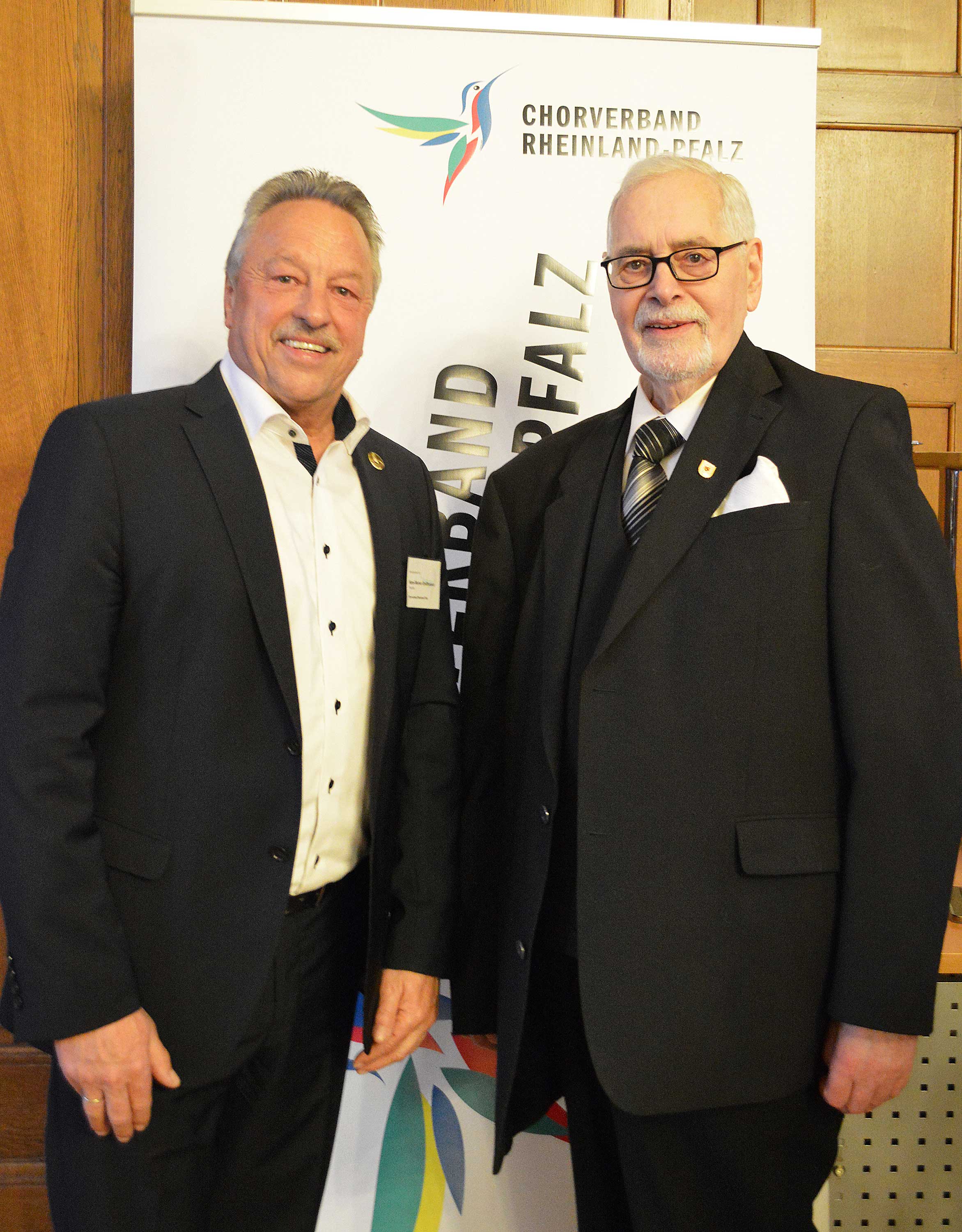 Präsident des Chorverbands Rheinland-Pfalz, Hans-Werner Breithausen und Ehrenpräsident Karl Wolff. (Bildquelle: Shiva Mangold / CV RLP)