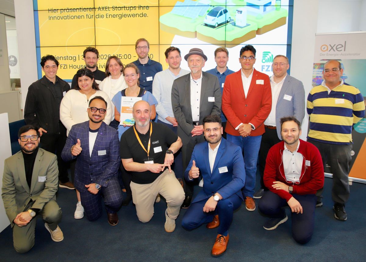 Gründerinnen und Gründer der teilnehmenden Teams beim 