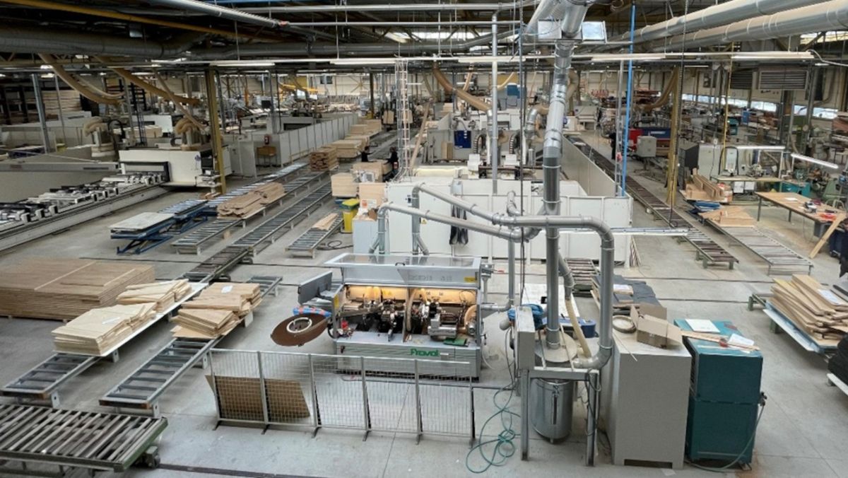 Die Produktionshalle der Trappenfabriek Vermeulen.  (© Busch Vacuum Solutions.)