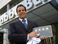 Stolz auf die Vier-Sterne-Klassifizierung seines Hotels: Juan Montesinos (General Manager abba Berli