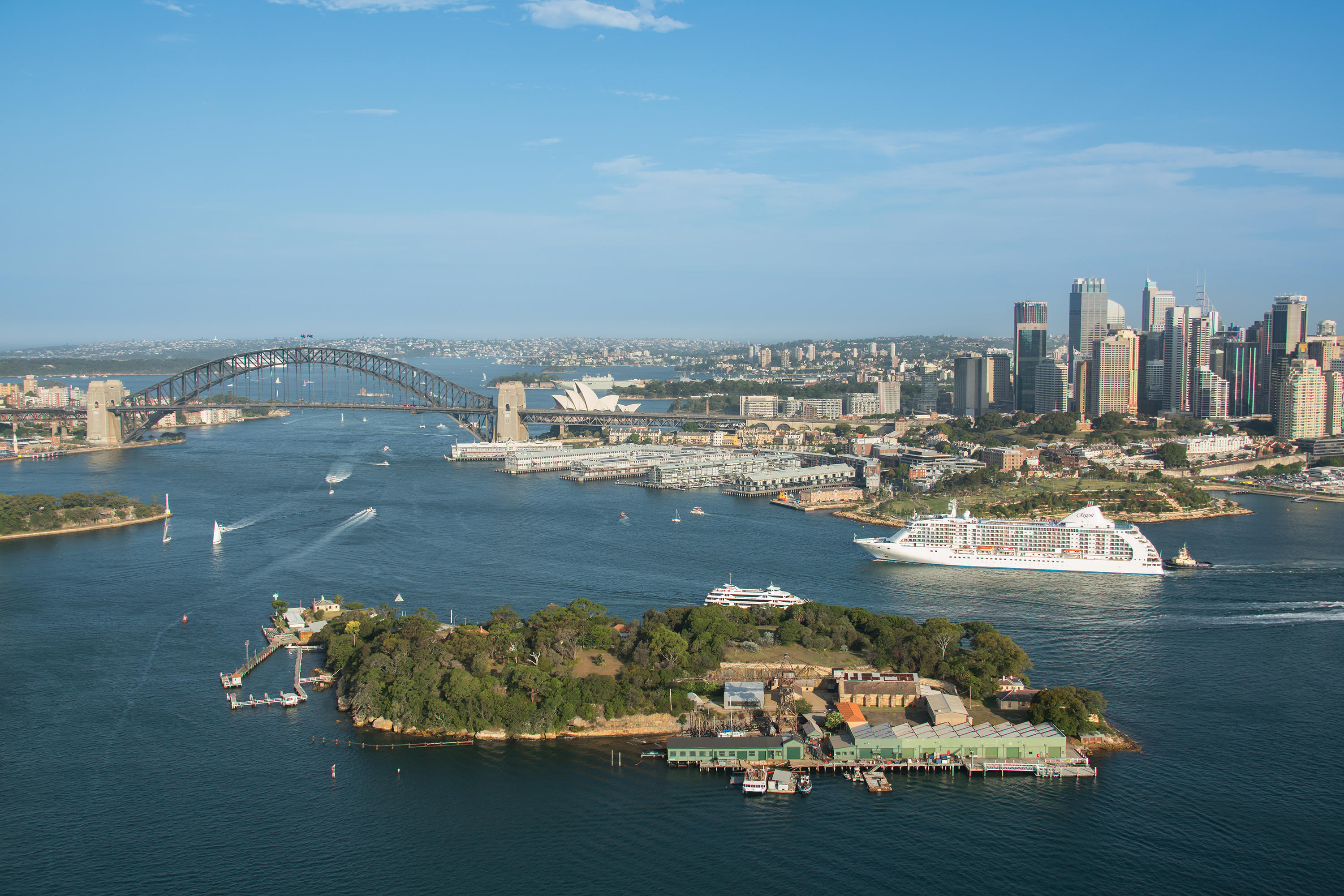 Die ein Jahr dauernde Kreuzfahrt von Atiworld mit der"Seven Seas Mariner" führt auch nach Sydney. (Bildquelle: RSSC)