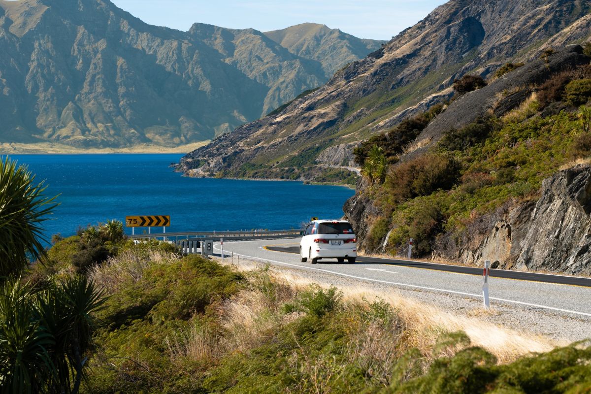Neuseeland günstiger entdecken: Spaceship-Camper als clevere Alternative (©  Spaceships Rentals)