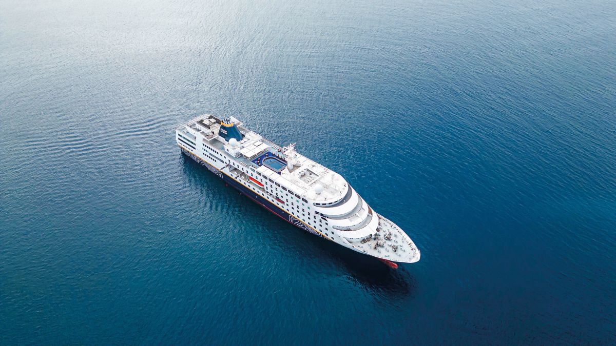 MS »Hamburg«, das kleinste Kreuzfahrtschiff Deutschlands, nimmt Anfang 2028 erstmals Kurs auf die Sü (© Foto Plantours)