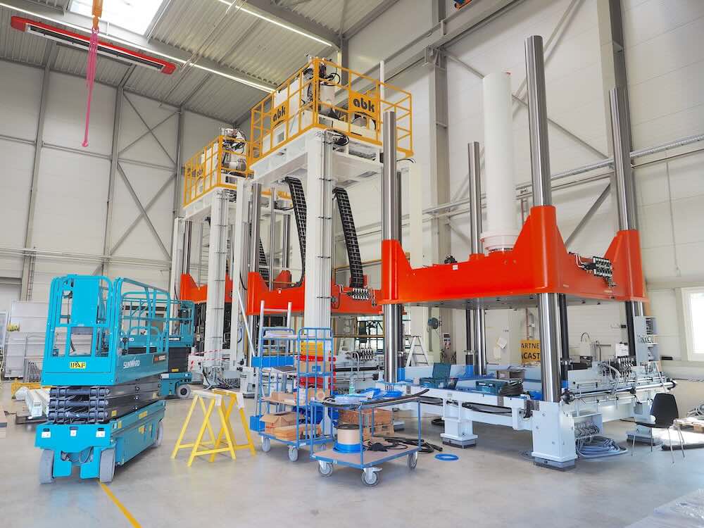 Aulbach Automation ist nach eigenen Angaben Marktführer bei Entgratpressen für den Großguss (Foto: R