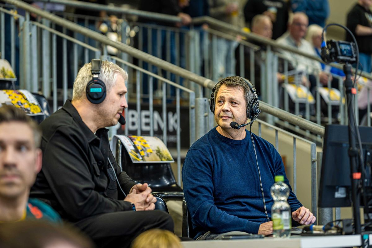 Andreas Klement und Sebastian Schneider bei der Live-Übertragung. (© VfL Eintracht Hagen, Sebastian Wittenberg)