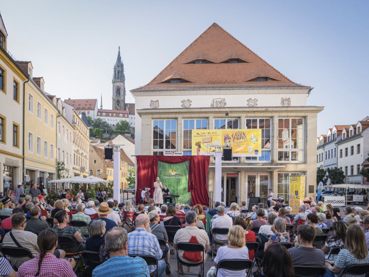 Literaturfest Meißen: Lesungen auf dem Theaterplatz (© Finn Eisenreich)
