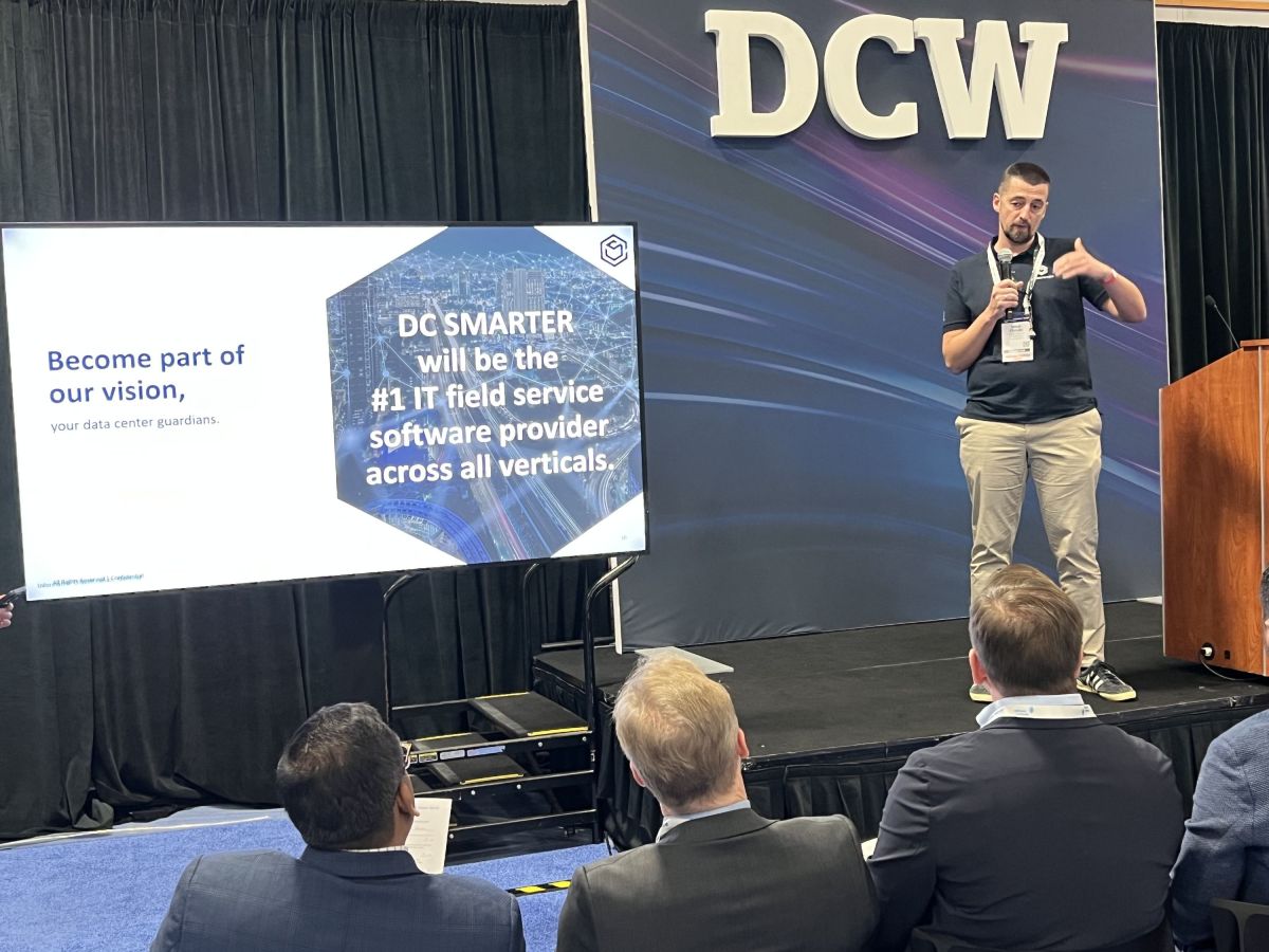 Ismar Efendic, Gründer und CTO von DC Smarter, beim Pitch von DC Vision auf der DCW in Washington. (© DC Smarter)