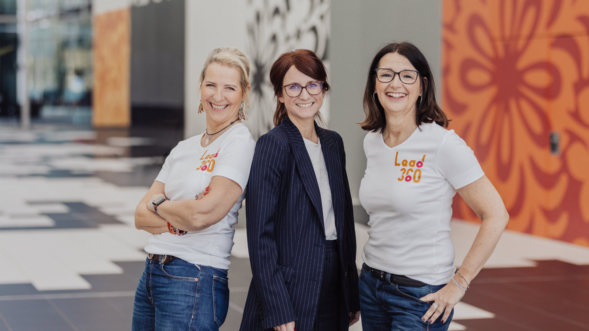 Die Veranstalterinnen Ellen Kamrad und Beate Lech mit Angelika Kämpfert, GF des Kameha Grand Bonn (Die Bildrechte liegen bei dem Verfasser der Mitteilung.)