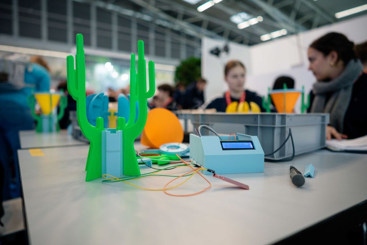 Im Rahmen unserer Education Aktivitäten finden zahlreiche Technik-Workshops für Jung und Alt statt.  (© ITQ GmbH)