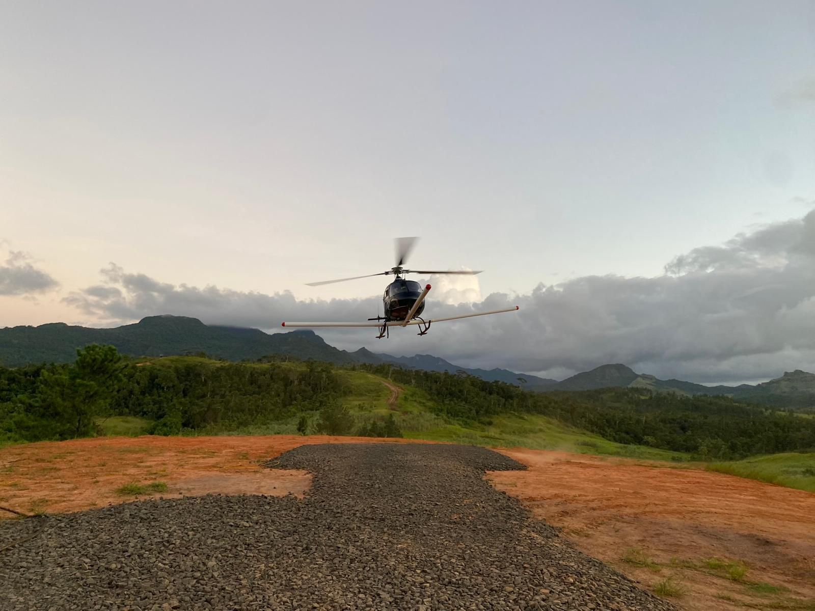 Die Helikopter gestützte Magnetikuntersuchung läuft auf Hochtouren; Quelle Kalo Gold