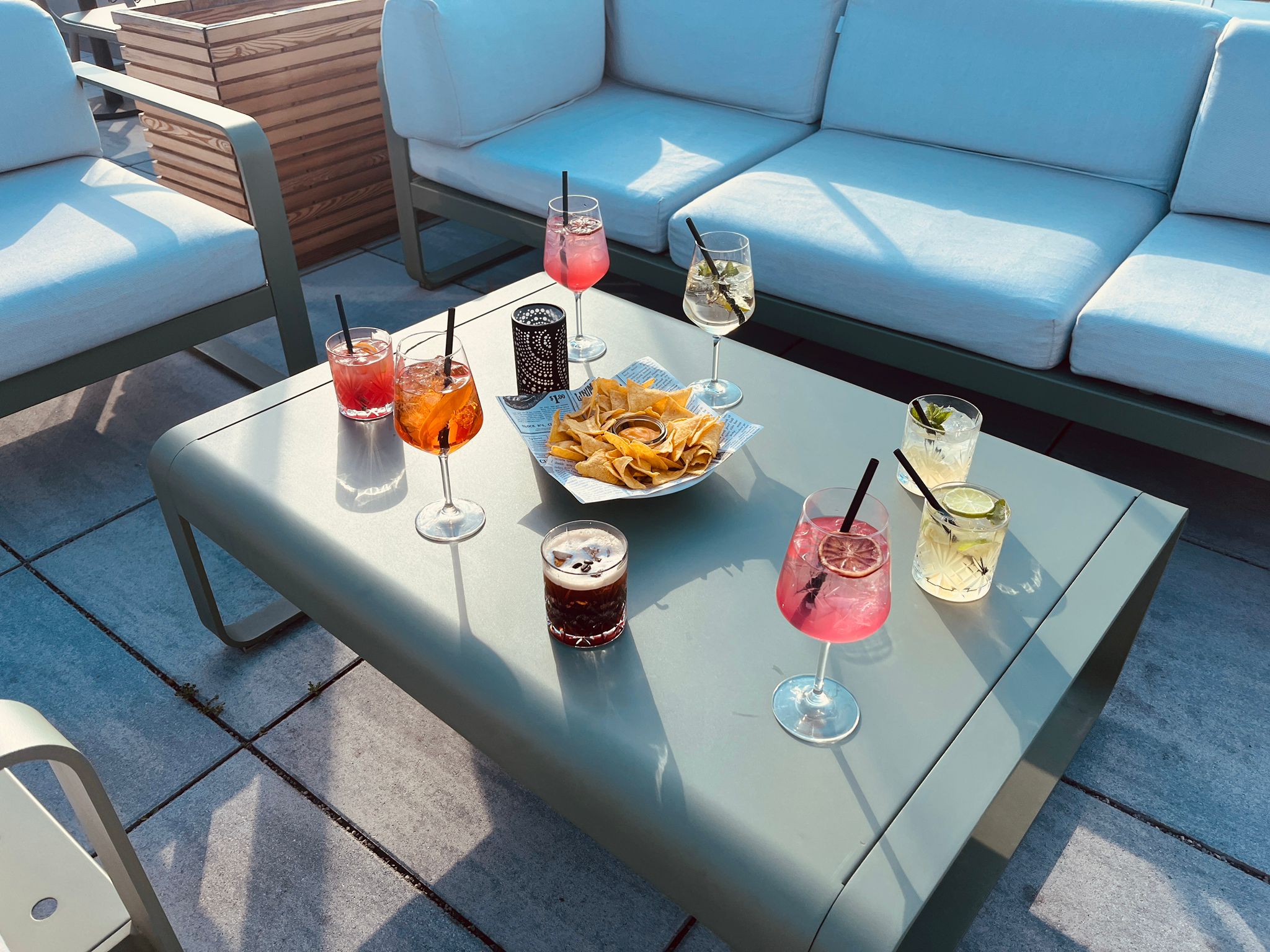 Die Rooftop-Bar District22 des Citadines Danube Vienna bietet Drinks und Snacks bei bester Aussicht. (Die Bildrechte liegen bei dem Verfasser der Mitteilung.)