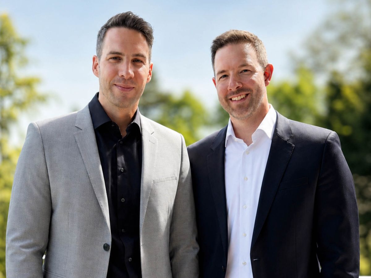 Roman Jacobi, CEO und Gründer der Aphos GmbH, mit Sebastian Geide, neuem CSO.  (© Aphos Gesellschaft für IT-Sicherheit mbH)