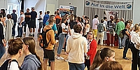 Auf in die Welt: Kostenfreie Informationen Schüleraustausch, Gap Year (Stiftung Völkerverständigung)