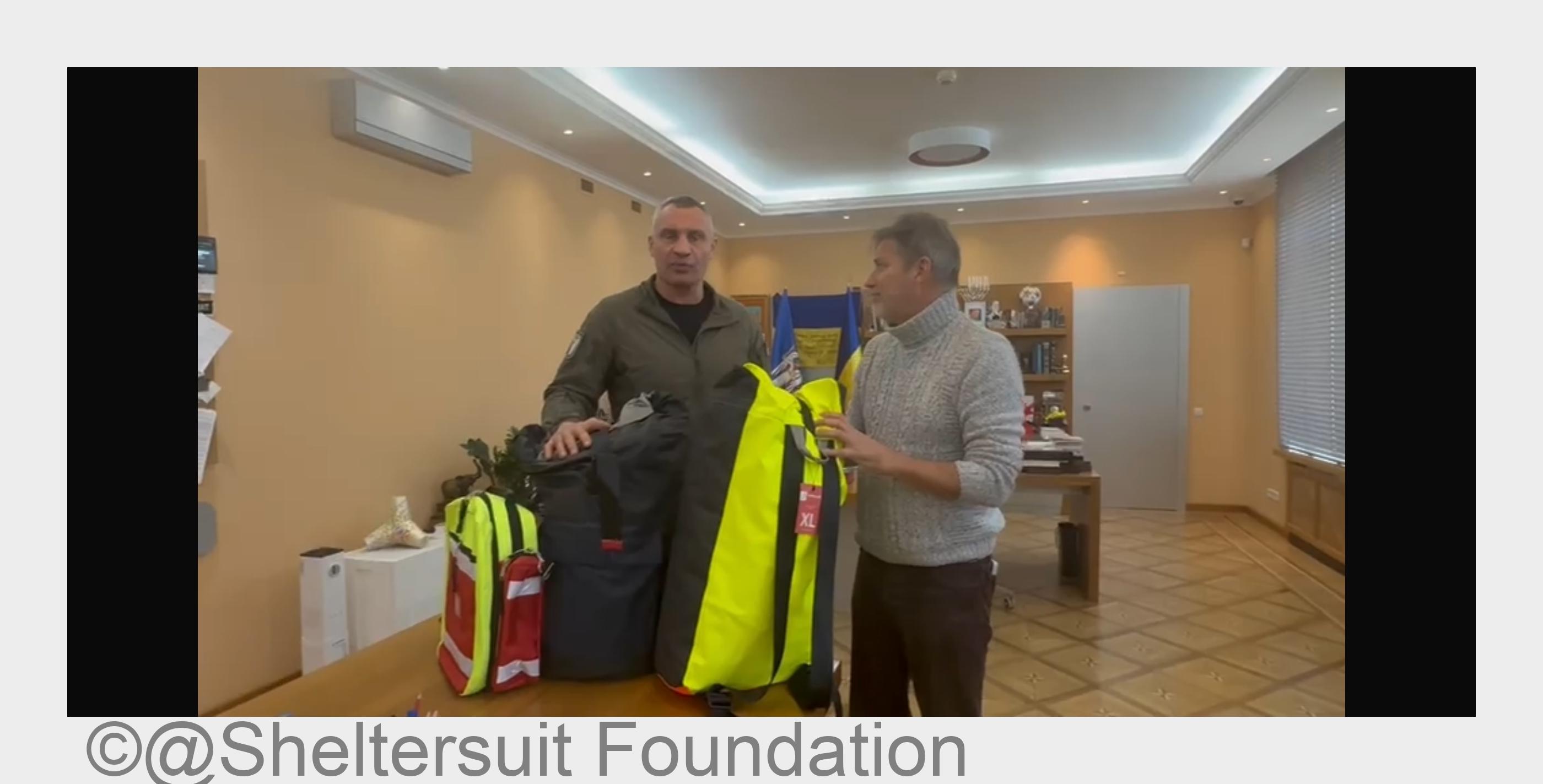 (Bildquelle: @Sheltersuit Foundation)
