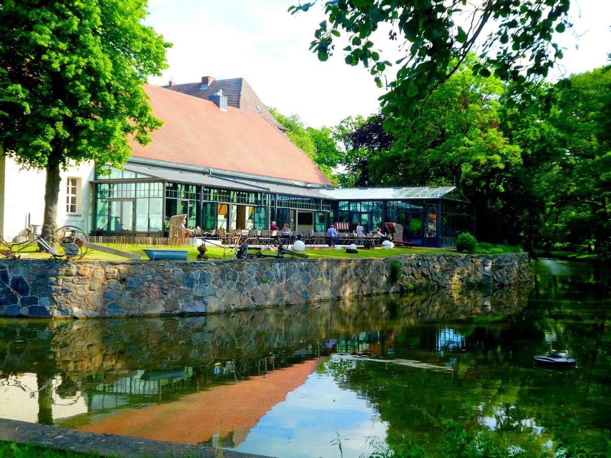 Sommerliche Auszeit im Usedomer Hinterland auf Wasserschloss Mellenthin (© Marketing effizient)