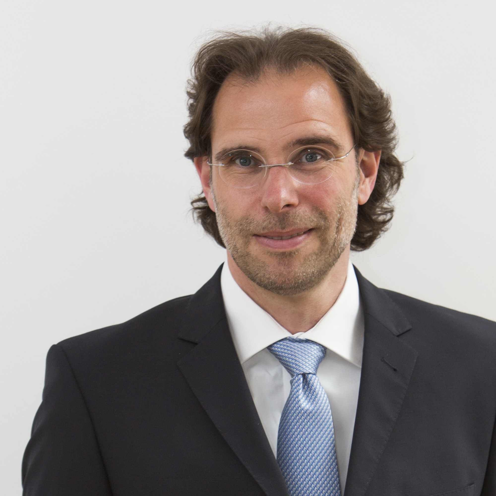 Dr. Christopher Riedel ist Rechtsanwalt, Steuerberater und Fachanwalt für Steuerrecht aus Düsseldorf.