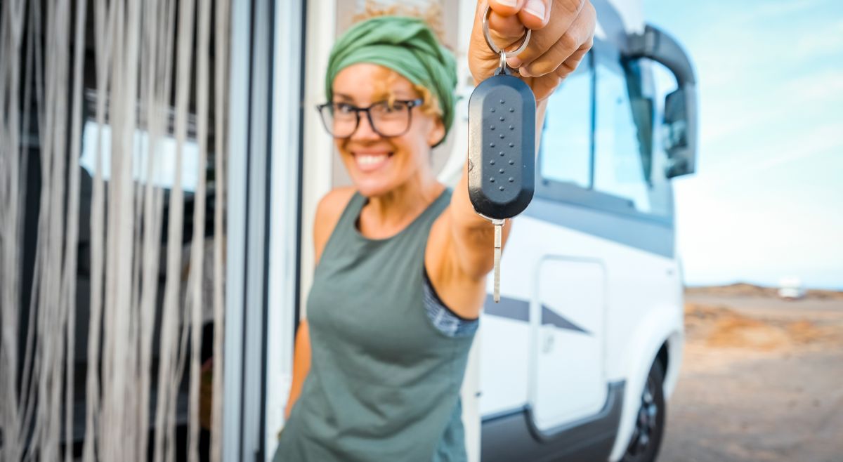 Schlüssel zum Traumurlaub: Welches Wohnmobil passt am besten zu Ihren Reiseplänen? (© iStock / simonapilolla)