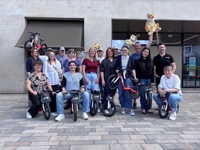 Der Fahrradhändler Lucky Bike spendet dem gemeinnützigen Verein zwölf hochwertige KTM-Laufräder.