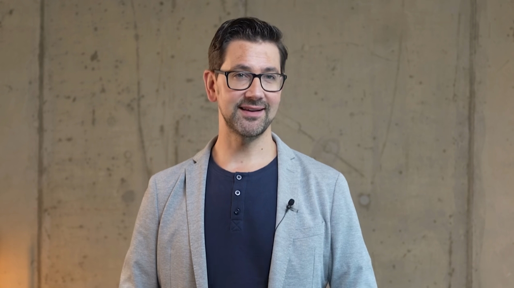 Spielgestalter, Brückenbauer, Impulsgeber: Sebastian Plingen Moderator des Lead360 Festivals 2026 (Die Bildrechte liegen bei dem Verfasser der Mitteilung.)