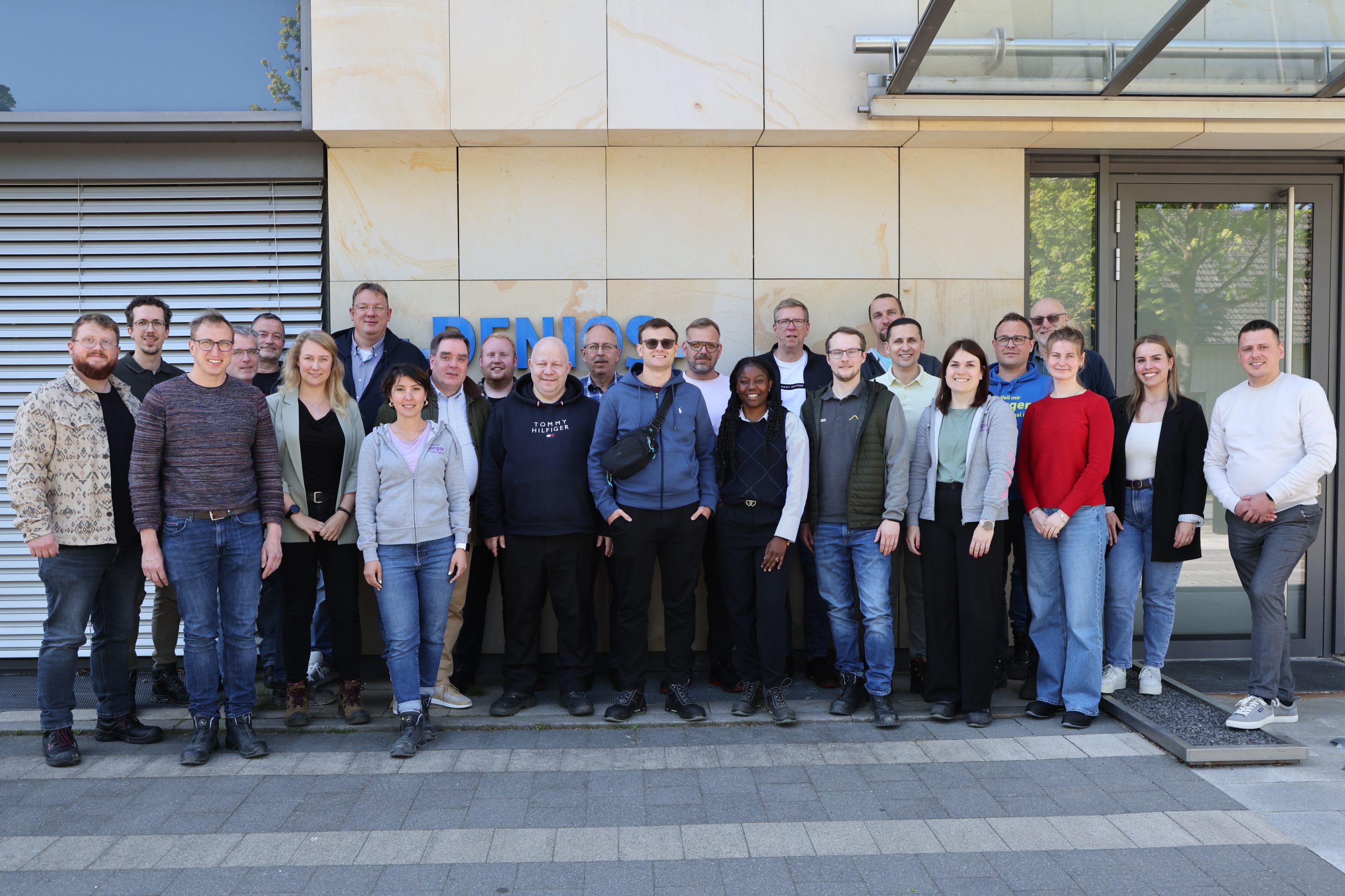 Das Team von Avacon bekam bei DENIOS Einblicke rund um das Thema Gefahrstofflagerung (Die Bildrechte liegen bei dem Verfasser der Mitteilung.)