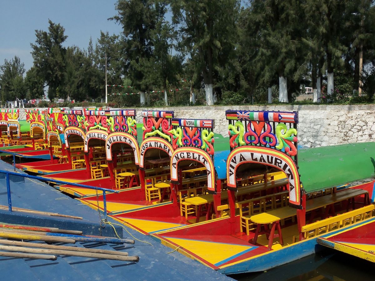 Trajineras im Stadtbezirk Xochimilco in Mexiko-City (© Südamerika Reiseportal)