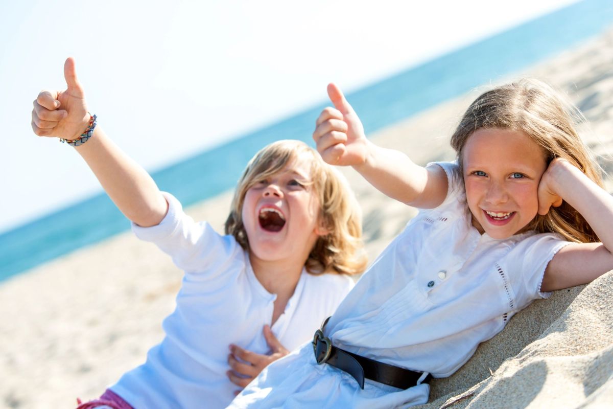 Sommerfreude statt Streit: Wenn Trennungseltern als Team planen, profitieren vor allem die Kinder.  (© Clipdealer/ISUV e.V.)