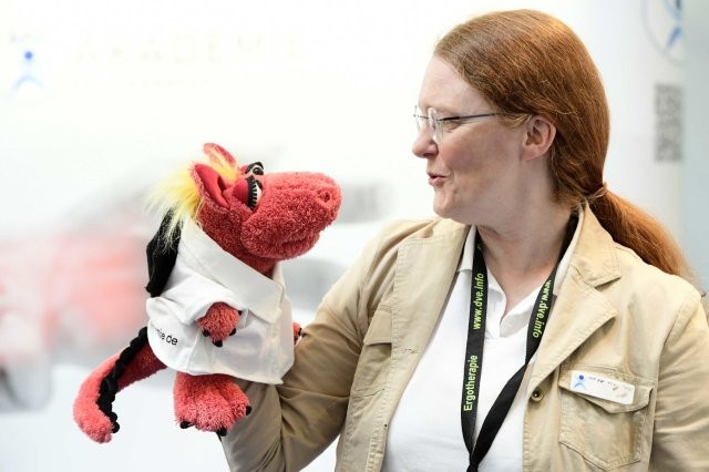 Die Fachausstellung zum Ergotherapie-Kongress: Digitales und ebenso Bewährtes wie Therapiepuppen