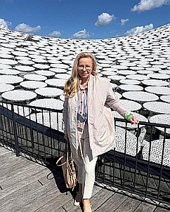 Nicole Simon auf dem Dach der Elbphilharmonie in Hamburg; Rechte: Nicole Simon