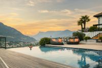 Beheizter Infinity-Outdoorpool mit atemberaubendem Blick