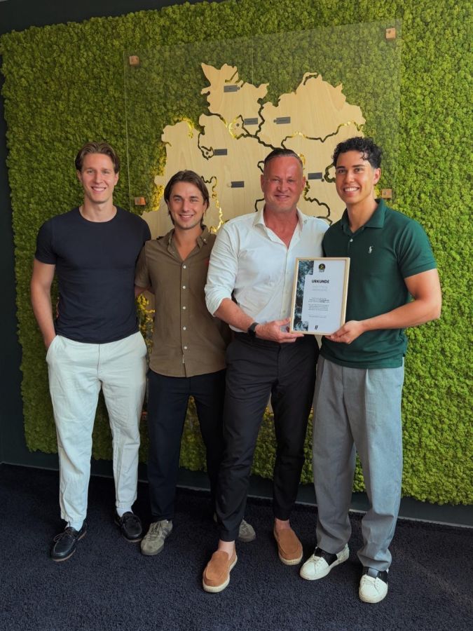 Die Betreiber des neuen EASYFITNESS Clubs Ahrensburg mit EASYFITNESS CEO Michael Mäder (© )