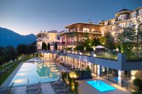 Exklusives Wellnessresort mit Infinity Pool und traumhaftem Blick über das Inntal