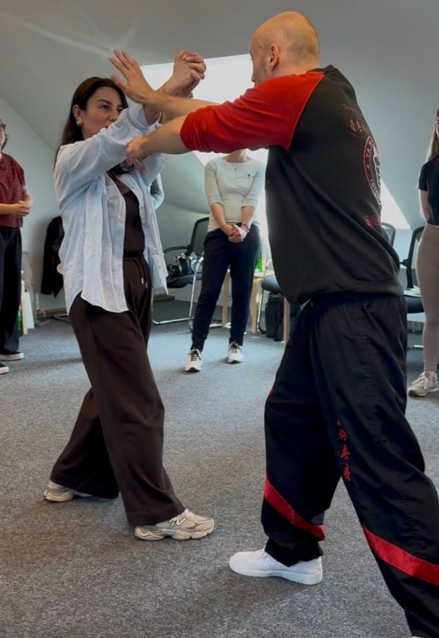 Führungskräfte der Evangelischen Stiftung Alsterdorf erleben die Kampfkunst TA WingTsun (© TA WingTsun Hamburg)
