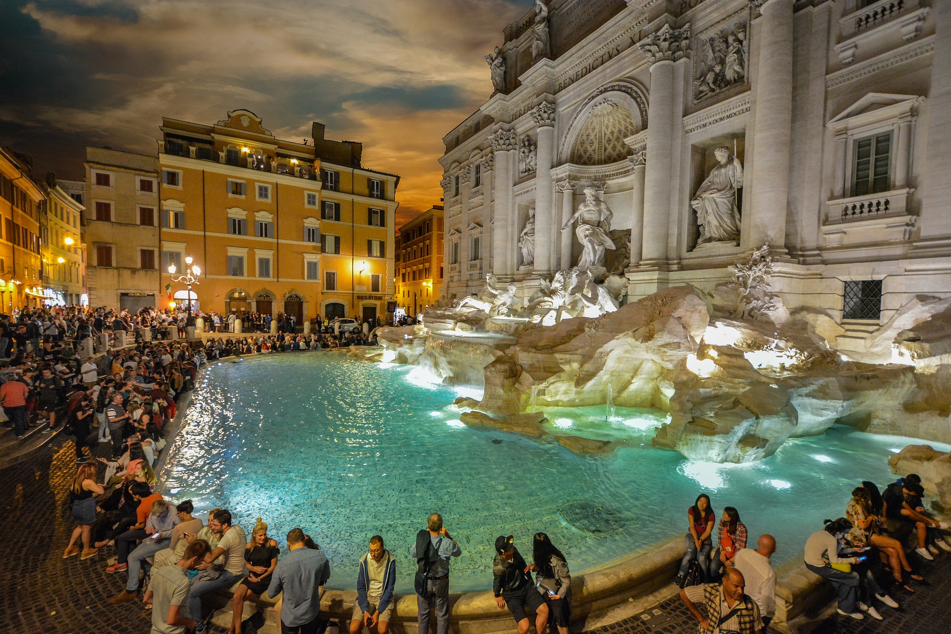 Der Trevi-Brunnen in Rom: Seit Februar 2026 kostet der Platz direkt am Becken zwei Euro Eintritt.