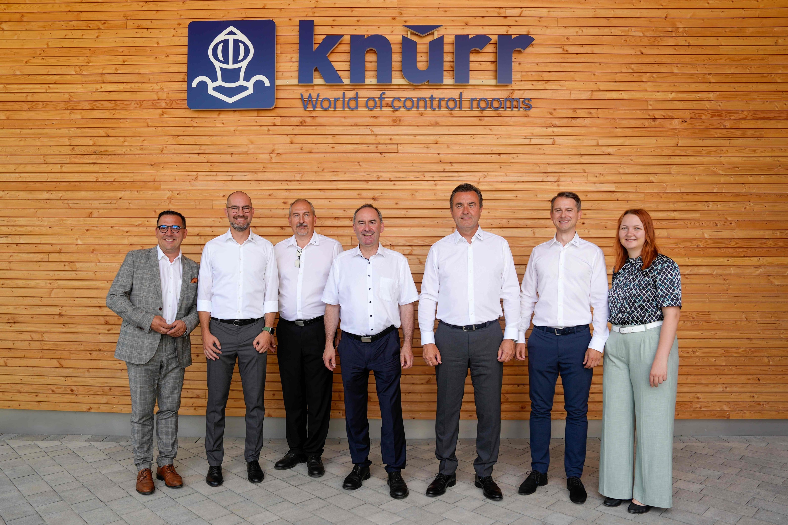 Hubert Aiwanger eröffnet neues Experience Center der Knürr GmbH - Foto: StMWi/K. Huber
