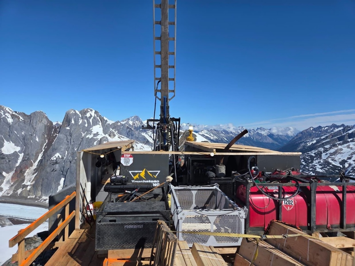 Die Bohrer auf dem Gold- und Silberprojekt Big One drehen sich! Bild Juggernaut Exploration