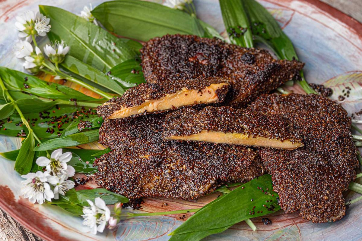 Schwefelporling-Schnitzel mit ungewöhnlicher Breitwegerichsamen-Panade (© Renate Blaes)