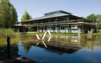 Harmonisch eingebunden in die Landschaft: das Landratsamt Starnberg © Christian Kandzia Harmonisch eingebunden in die Landschaft: das Landratsamt Starnberg © Christian Kandzia