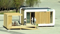 Das „NoEm“-Haus mit den UNI-SOLAR Modulen auf dem Dach zur sauberen Stromerzeugung Das „NoEm“-Haus mit den UNI-SOLAR Modulen auf dem Dach zur sauberen Stromerzeugung
