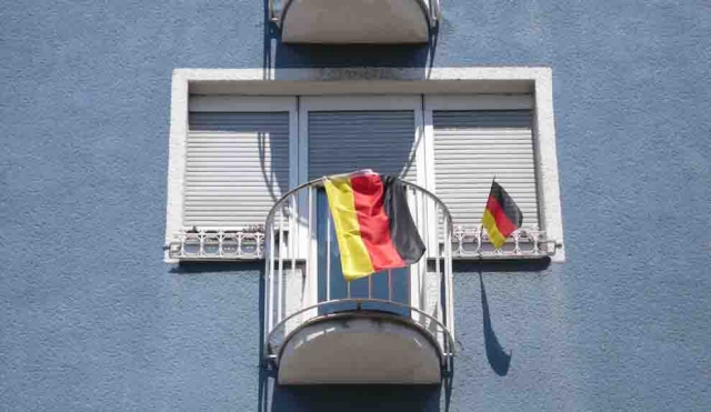 Der Fotograf Thomas Kutschker sammelt Ansichten zum Umgang der Deutschen mit ihrer Nationalflagge Der Fotograf Thomas Kutschker sammelt Ansichten zum Umgang der Deutschen mit ihrer Nationalflagge