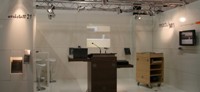 Der Medienwagen modul-M1 in Eiche/Schoko mit Mikrofon und Leselampe Der Medienwagen modul-M1 in Eiche/Schoko mit Mikrofon und Leselampe
