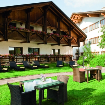 Im Hotel Ganischgerhof, einem familiär geführten 4-Sterne Hotel in den Dolomiten, wird jeder Urlaub 