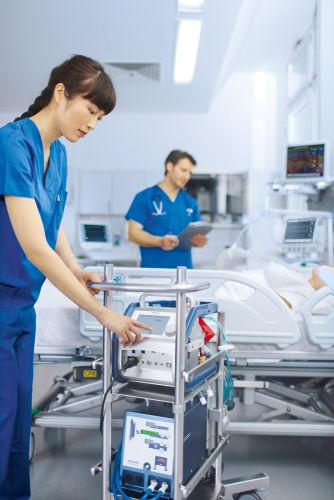 CARDIOHELP SYSTEM: TRAGBARER LEBENSRETTER IM KOFFERFORMAT CARDIOHELP SYSTEM: TRAGBARER LEBENSRETTER IM KOFFERFORMAT