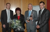 Die IHK Vize von Nordbayern und der Stellv. Vors. d. Europaparlaments a.D. gratulieren den Gründern Die IHK Vize von Nordbayern und der Stellv. Vors. d. Europaparlaments a.D. gratulieren den Gründern