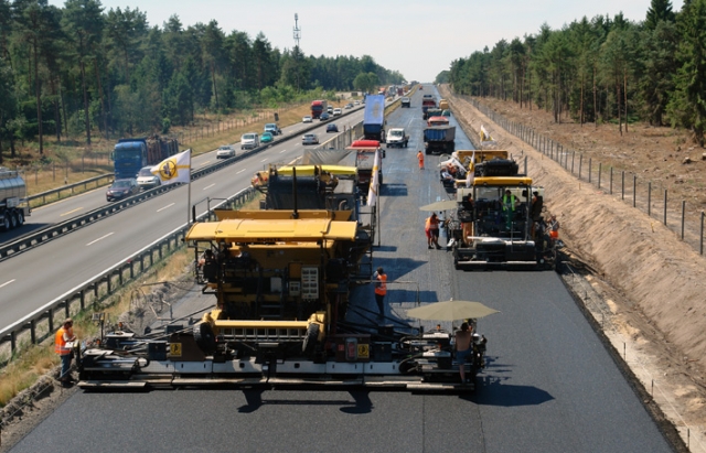 A1 Bremen-Hamburg: Innovative Premiere beim Asphaltstraßenbau A1 Bremen-Hamburg: Innovative Premiere beim Asphaltstraßenbau